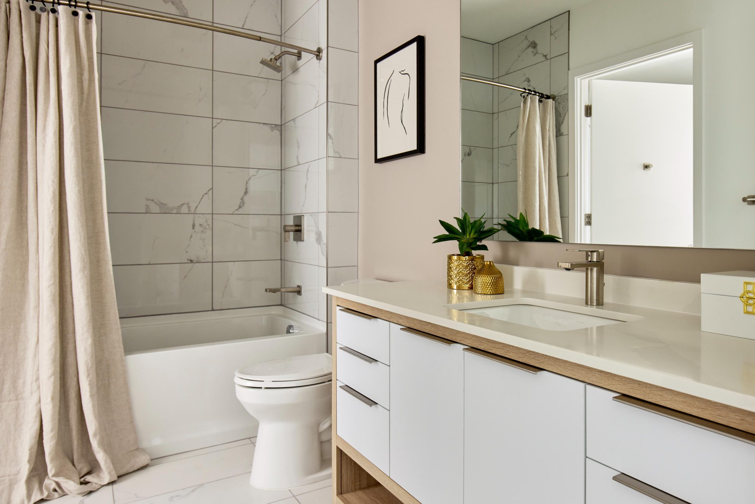 CityHouseOldTown_LuxuryCommunity_Bathroom_AlexandriaVA